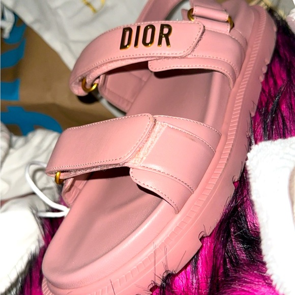 Hello I’m selling my Dior shoes - Picture 1 of 5